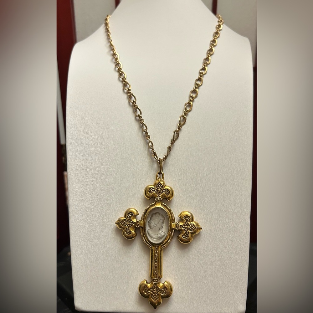 1 OF 1 RARE LARGE ARTIFACT CROSS
GOLD PLATED.